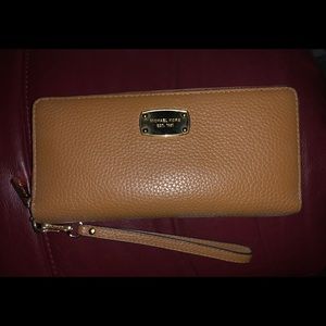 Michael kors wristlet